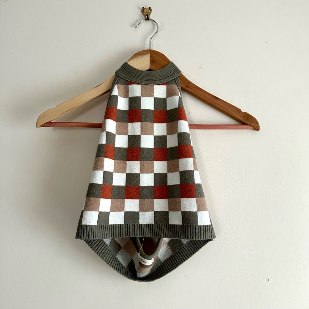 Debut •‎ Geometric Halter Open Back Top